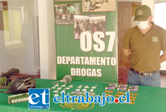 Personal del OS7 de Carabineros incautó bolsas de cocaína pura y 180 fármacos asociados al ilícito de tráfico en poder del imputado conocido como ‘El Doctor’ en la ciudad de San Felipe.