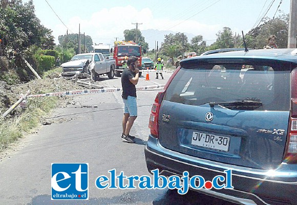 El accidente de tránsito ocurrió alrededor de las 14:00 horas de ayer domingo en la Ruta 60 en el sector El Mirador de Panquehue. (Fotografía: Emergencias Panquehue).