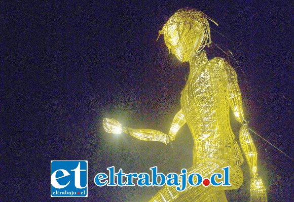 El Gigante Venus de más de 7 metros de altura promete ser todo un espectáculo nocturno que se presentará este sábado a las 21:00 horas en Avenida Michimalongo con Juan Mira Avello.