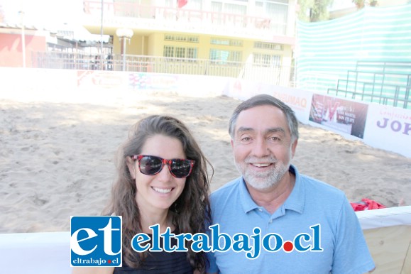 La productora y encargada de desarrollar el evento, Diana Valdés, junto a Danilo Peña, Coordinador de Deportes de la Municipalidad de San Felipe.