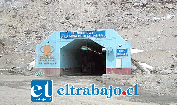 Un trabajador de División Andina de Codelco identificado como Juan Carlos Cruz Muñoz (44), murió la madrugada de ayer domingo al interior de esta mina.