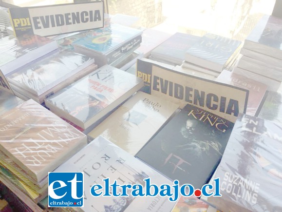 La Bridec de la PDI de Los Andes incautó un total de 306 libros falsificados desde una céntrica librería de San Felipe durante la jornada de este lunes.
