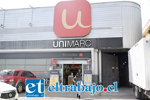 El Supermercado Unimarc de calle Portus fue escenario del frustrado asalto a una cajera, a quien dos delincuentes de Cerro Navia, en la Región Metropolitana, intentaron arrebatarle el dinero de sus manos.