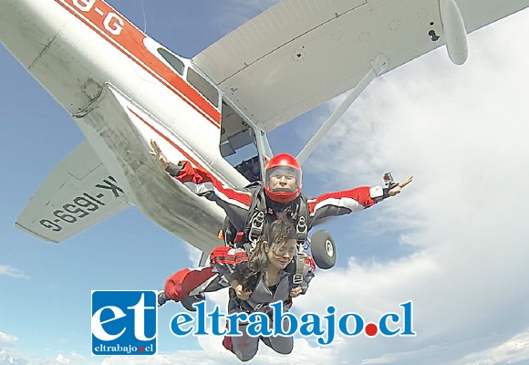 PARACAIDISMO.- Varios serán los paracaidistas profesionales que lanzarán de sus aviones para el deleite del público. (Referencial)