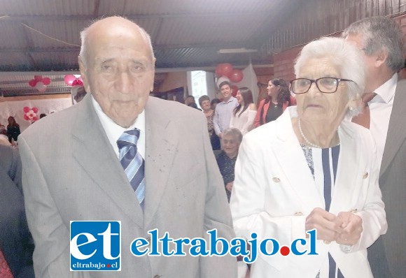 Don Guillermo González y doña Etervina Cifuentes volvieron a contraer el sagrado vínculo al cumplir 60 años de matrimonio.