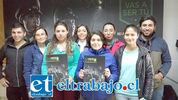 Ellos son los nuevos miembros de Carabineros: Lorena Acevedo, Nicolás Bolvarán, Yarli Calderón, Víctor Catalán, Maite Donoso, Yaremi Olave, Yaritza Salgado y Margarita Tapia.