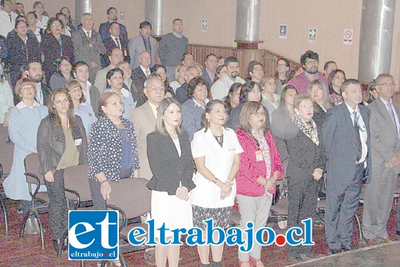 En el Teatro Municipal de San Felipe entregó su cuenta pública la Directora del Hospital San Camilo, Susan Porras Fernández (primera de izquierda a derecha en la primera fila).