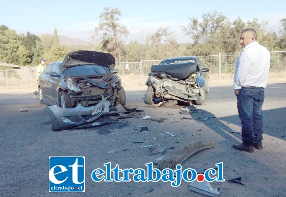 La colisión frontal entre los dos vehículos ocurrió el pasado domingo en Santa María, dejando seis personas lesionadas. (Fotografía: @ItaloValdivia).
