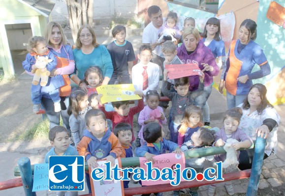 REACCIONES LOCALES.- Los 20 pequeñitos del Jardín Infantil Mini Mundo, de San Felipe, se unieron al sentimiento de repudio por el crimen de Ámbar.