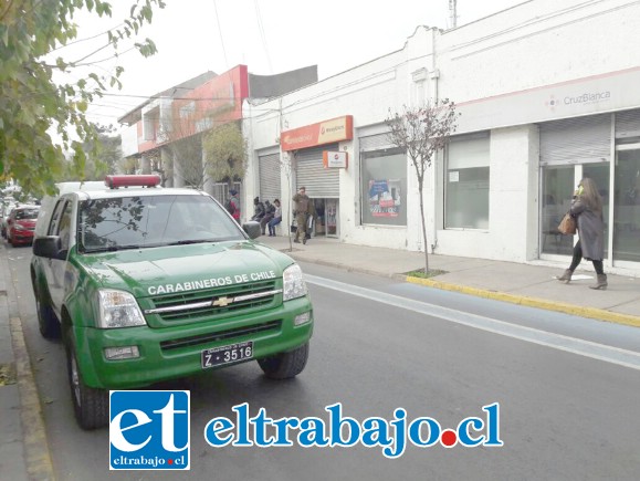 El grupo especializado de Carabineros (Labocar), inició las primeras diligencias en las oficinas de Correos de Chile en calle Salinas de San Felipe, para establecer las identidades de los delincuentes mediante el registro de las cámaras de seguridad.