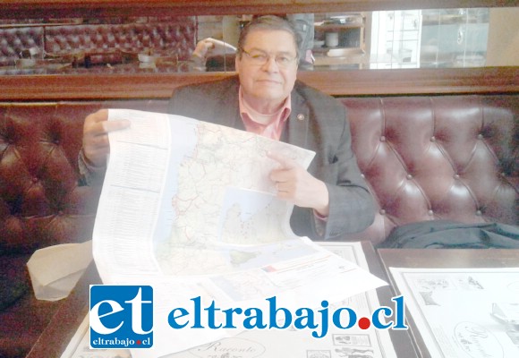 Rolando Stevenson Velasco, Consejero Regional, junto al mapa de inversiones que no considera proyectos de suma importancia para el Valle de Aconcagua.