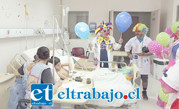 ‘Doctores de la Risa’ agrupación sin fines de lucro en una de sus visitas a niños enfermos en los hospitales de la zona de Aconcagua.