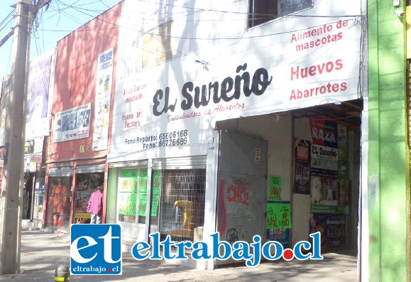 La entrada principal del local ‘El Sureño’, ubicado en Avenida Chacabuco.