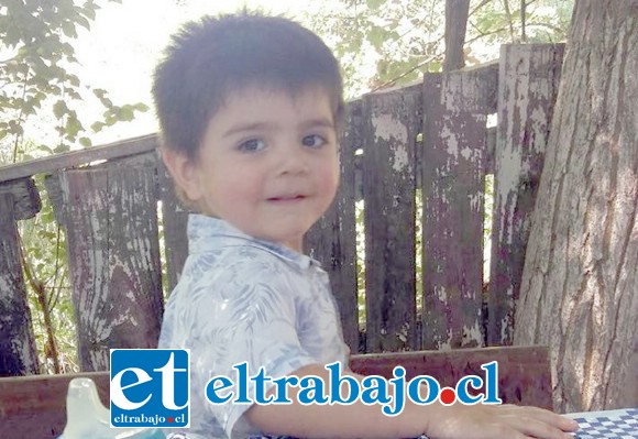 Una familia resultó devastada por el dolor de perder a su pequeño hijo de solo 2 años de edad, Mateo Piñones Cuevas, quien fue atropellado en el sector El Asiento este domingo.