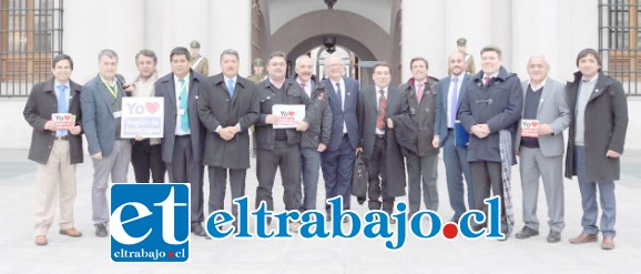 Alcaldes y representantes de las provincias de San Felipe y Los Andes viajaron hasta la Moneda para reunirse con el Subdere Felipe Salaberry.