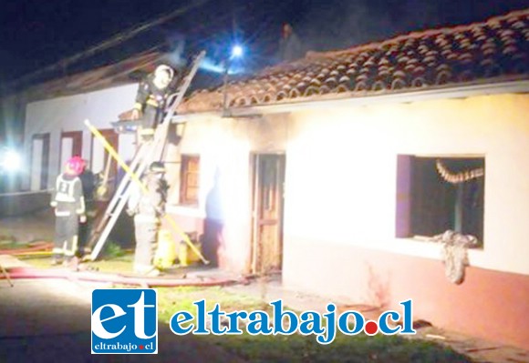 Tras el voraz incendio ocurrido en avenida Alessandri de Putaendo, falleció una adulta mayor de 86 años de edad. (Fotografía: DNoticias.cl).