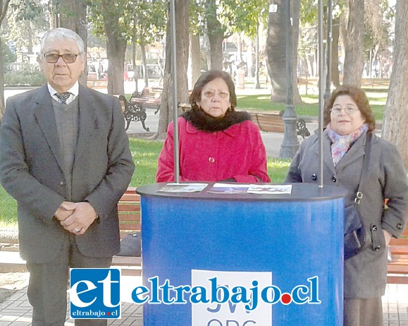 De izquierda a derecha: Oscar Romo, Celedina Sánchez y Nora de Romo, Testigos de Jehová Congregación Sur de San Felipe.