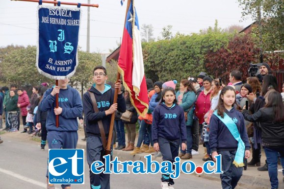Las Fuerzas Vivas del sector 21 de Mayo, especialmente la comunidad estudiantil, salieron a las calles para celebrar el 278º aniversario de nuestra comuna.