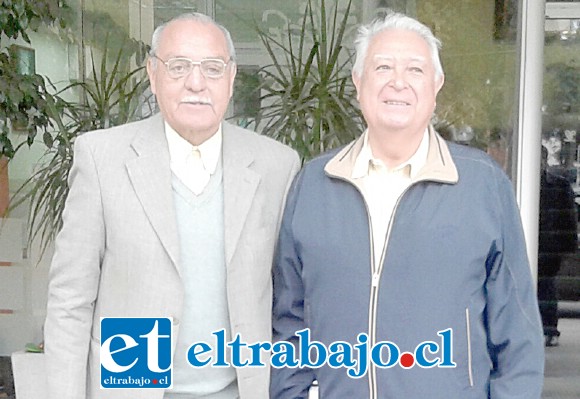 Aroldo Cantillano Morales (a la derecha), junto a otro destacado dirigente como es Hugo Venegas.