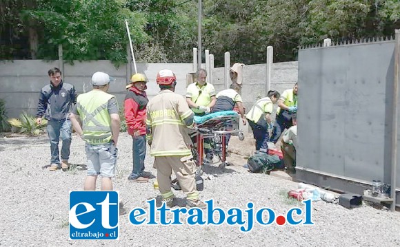 Pasado el mediodía de este 31 de octubre Bomberos rescató a la pequeña niña desde un canal de regadío en el sector El Chepical de Santa María. (Fotografía: Emergencias Santa María).