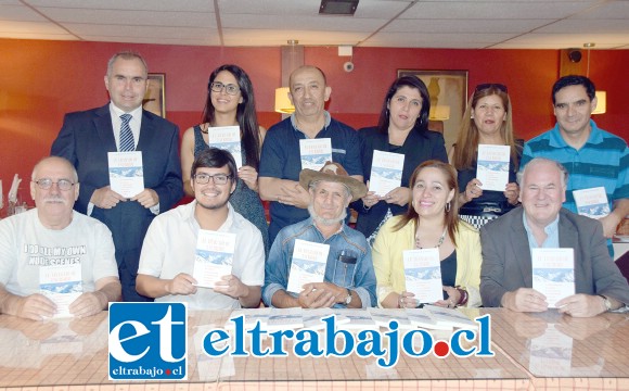 CÍRCULO PERFECTO.- Ellos son parte de los columnistas de Diario El Trabajo, les acompañan también algunos invitados especiales.