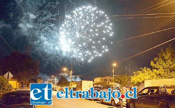Por primera vez en su historia, hoy 31 de diciembre desde las 22:00 horas, la Capital Patrimonial de Aconcagua comenzará a despedir el 2018 y a prepararse para recibir el nuevo año con una masiva fiesta popular y un show de fuegos artificiales en el Parque Puente Cimbra. (Referencial)