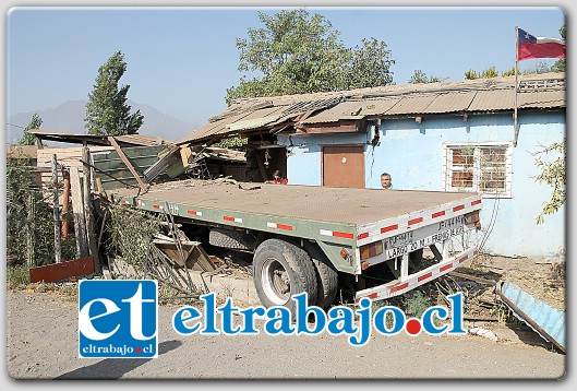 Los daños en el inmueble fueron importantes e incluso una habitación que era ocupada como comedor quedó totalmente destruida.