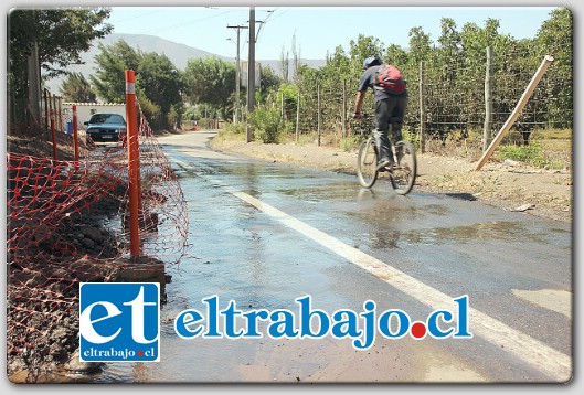 Los trabajos a medio terminar y de mala calidad efectuados por Esval en Rinconada de Silva, están originando serios inconvenientes a varios vecinos de ese sector y también de Tabolango.