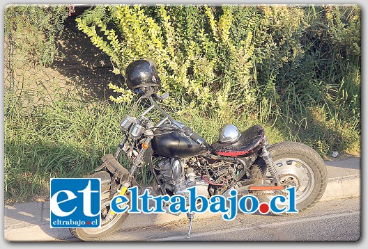 En estado grave se encuentra un joven motociclista que impactó la parte trasera de un microbús San Felipe-Putaendo.