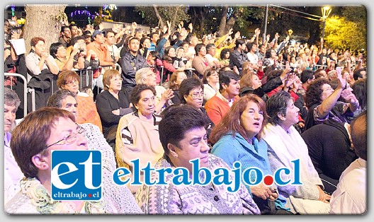 El público expectante que según los organizadores superó las 5.000 en la plaza de Putaendo esperó el ingreso triunfal de Los Jaivas.