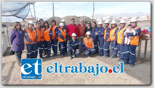 La última versión del programa Mujer Trabajadora incluyó además de atenciones médicas y alfabetización digital, la preparación de una veintena de mujeres en conducción de maquinaria pesada para faenas mineras.