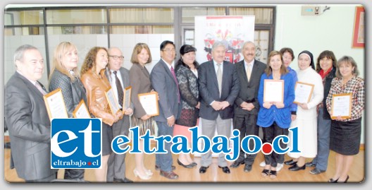 LOS MEJORES.- El alcalde destacó el logro alcanzado por estos establecimientos y por el trabajo que se realiza al interior, dando realce a la labor de los directivos, docentes y los alumnos, así como también a los padres y apoderados que son parte del proceso de aprendizaje de sus hijos.