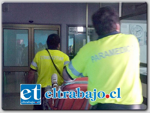 EL INGRESO.- Las cámaras de Diario El Trabajo registran, en forma Exclusiva, el momento en que es ingresada la menor a las dependencias hospitalarias del San Camilo.