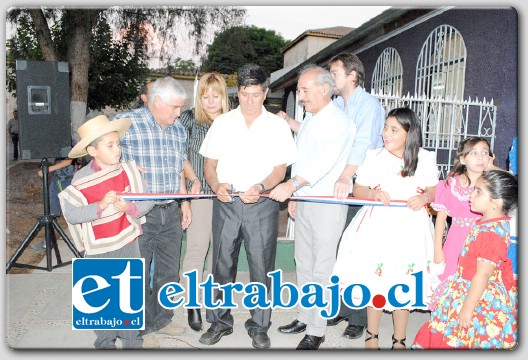 En horas de la tarde de este lunes, el Alcalde Patricio Freire inauguró el mejoramiento que se realizó en la plazuela del sector Almendral Bajo.