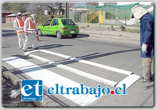 Se reinstaló el lomo-toro en Avenida Independencia frente a la Escuela España, el cual había sido sacado producto de los trabajos de repavimentación de esa arteria.