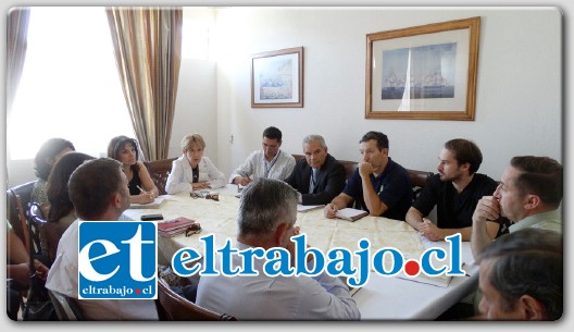 Esta reunión surge principalmente por el ingreso de 40 personas a la Unidad de Cuidados Intensivos del San Camilo, provocando pánico y descompensación en los pacientes hospitalizados.