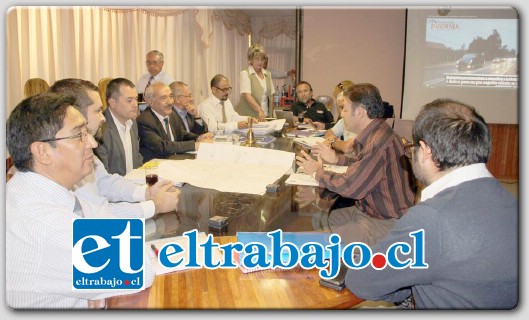 El Gobernador Eduardo León y el Alcalde de Putaendo se reunieron con el Alcalde Patricio Freire y Concejo Municipal para abordar los problemas que origina el Sunnyland School.