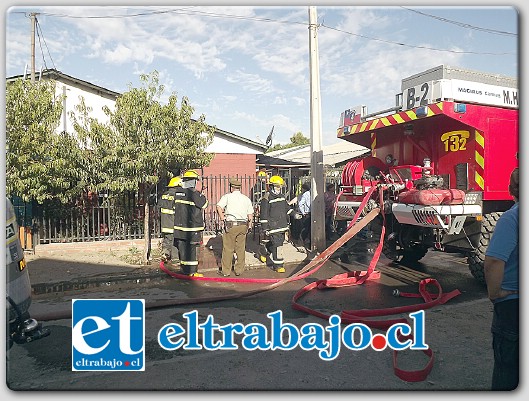 Pese a que a simple vista los daños parecieran no ser cuantiosos, una familia perdió todos sus enseres en el incendio.