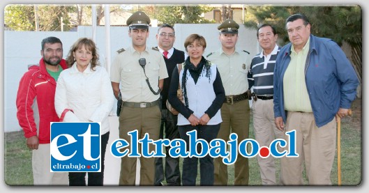 Dirigentes de la Cámara de Comercio de Putaendo junto al Teniente Angelo Acevedo y el Cabo 1ro Wladimir Bahamondes Bernal.