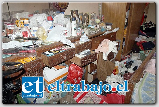 En todas las habitaciones el desorden era total y en una galería había también un vidrio quebrado.