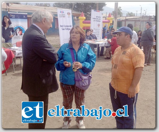 El Alcalde Freire y los profesionales se trasladaron en horas de la mañana y en la sede social comenzaron a atender a los vecinos.