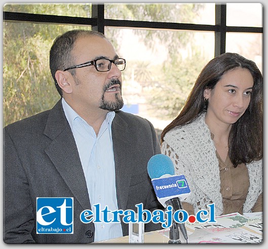 Patricio González, Administrador Municipal, junto a la encargada de Turismo, Odette Illanes, en conferencia de prensa invitaron a todos los vecinos de todo el valle de Aconcagua a participar de esta interesante actividad, donde además se elegirá la reina de esta nueva versión de la Fiesta de la Vendimia 2014.