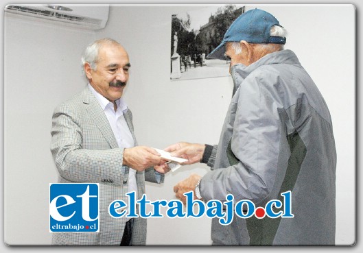 El Alcalde Patricio Freire hizo entrega del cheque con el cual se concretó definitivamente la adquisición de la vivienda cuya demolición permitirá conectar a dos amplios y densamente pobladores sectores del norte de la ciudad.