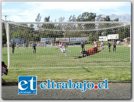 Mediante un lanzamiento desde los doce pasos, Sebastián Zúñiga adelantó por dos goles al Uní. Al final toda esa ventaja se diluyó.