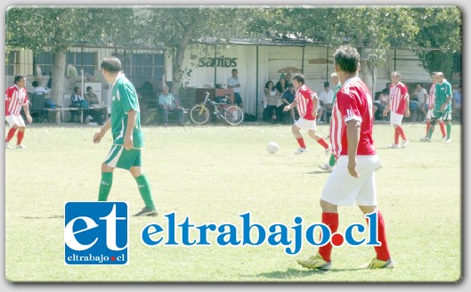 Muy sólido estuvo el líder del Torneo Súper Séniors de la Liga Vecinal, al golear por 4 a 0 Unión Esfuerzo.