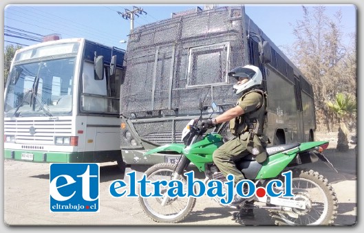 La visita de los alumnos incluirá el abordar y conocer el bus de Fuerzas Especiales... en calidad de visita.