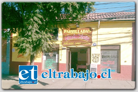 La entrada tradicional y más conocida del local está por Avenida Yungay.