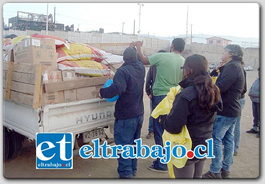 EN TERRENO.- El martes la cantidad de profesionales se duplicó, por lo que viajaron ocho personas del Departamento Social esta vez al Cerro El Litre.