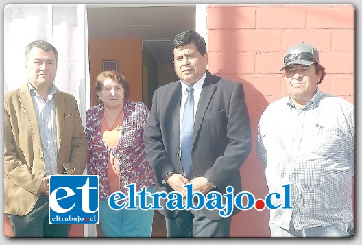 Un gran equipo de funcionarios municipales trabajó activamente en la reconstrucción de la casa habitación.