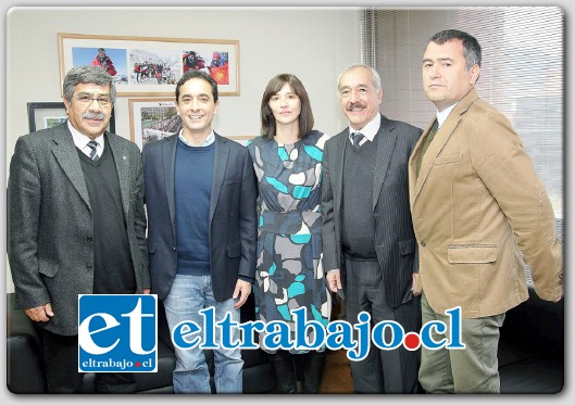 OPTIMISTAS.- Diputado Núñez, Gobernador León, Core Sottolichio y Alcalde Freire junto a la Ministra del Deporte.